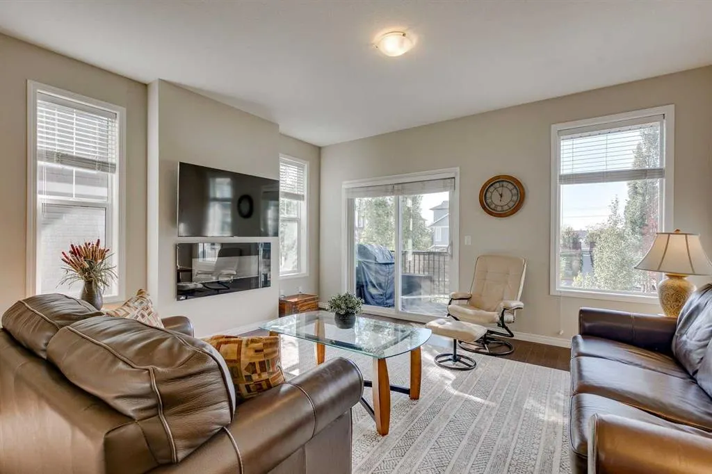 280 Williamstown Close NW, #501