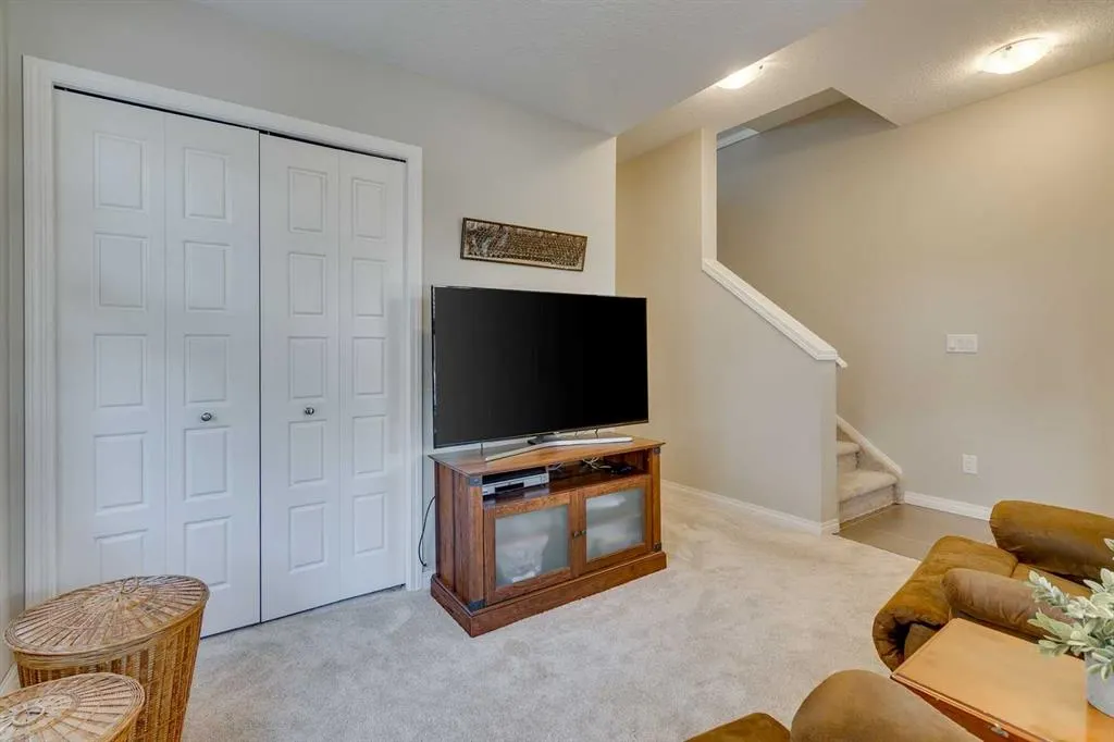 280 Williamstown Close NW, #501