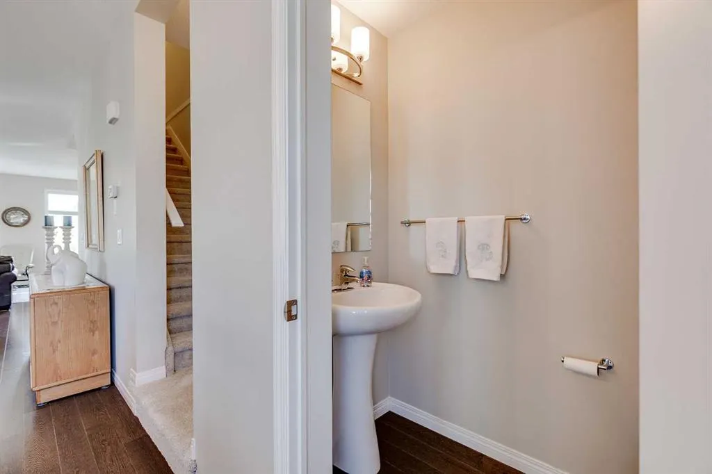 280 Williamstown Close NW, #501