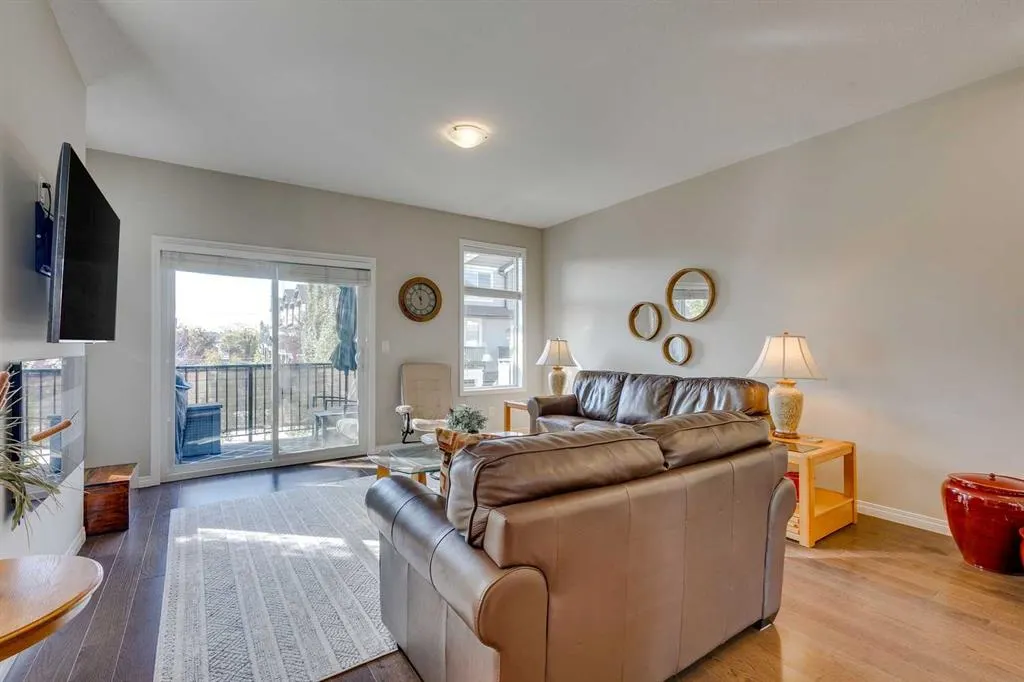280 Williamstown Close NW, #501
