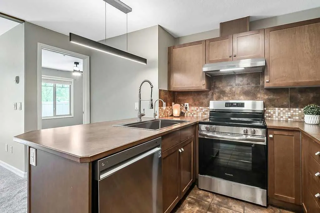 92 Crystal Shores Road, #2105