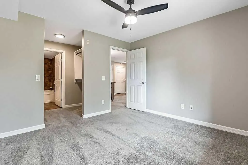 92 Crystal Shores Road, #2105