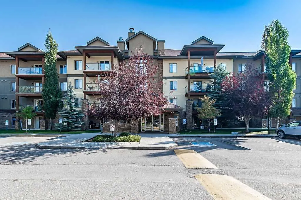 92 Crystal Shores Road, #2105