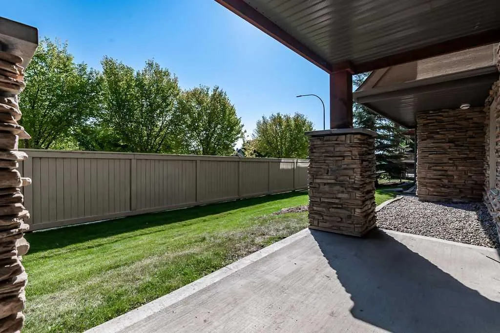 92 Crystal Shores Road, #2105