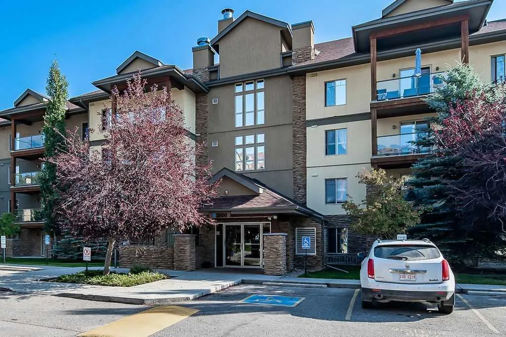 92 Crystal Shores Road, #2105