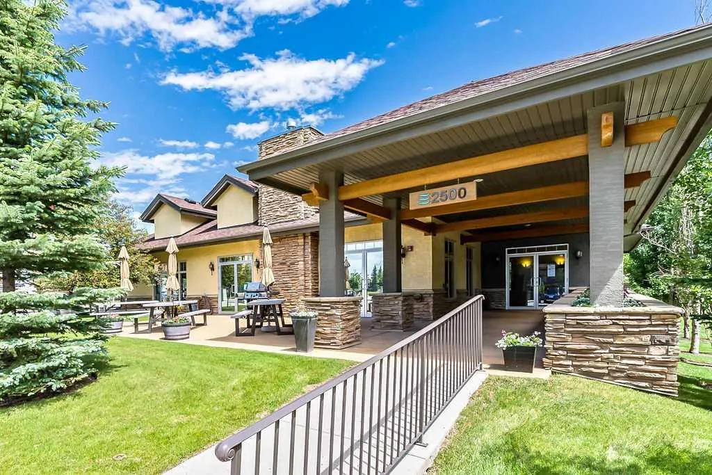 92 Crystal Shores Road, #2105
