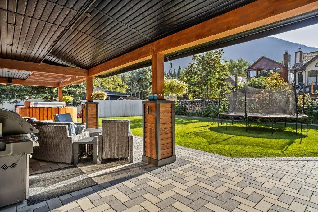 115 Spray Avenue