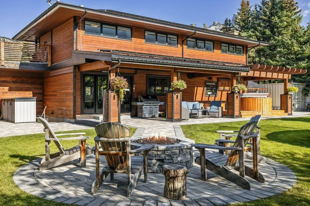 115 Spray Avenue