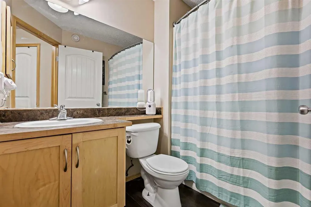 15 Everridge Square SW, #104