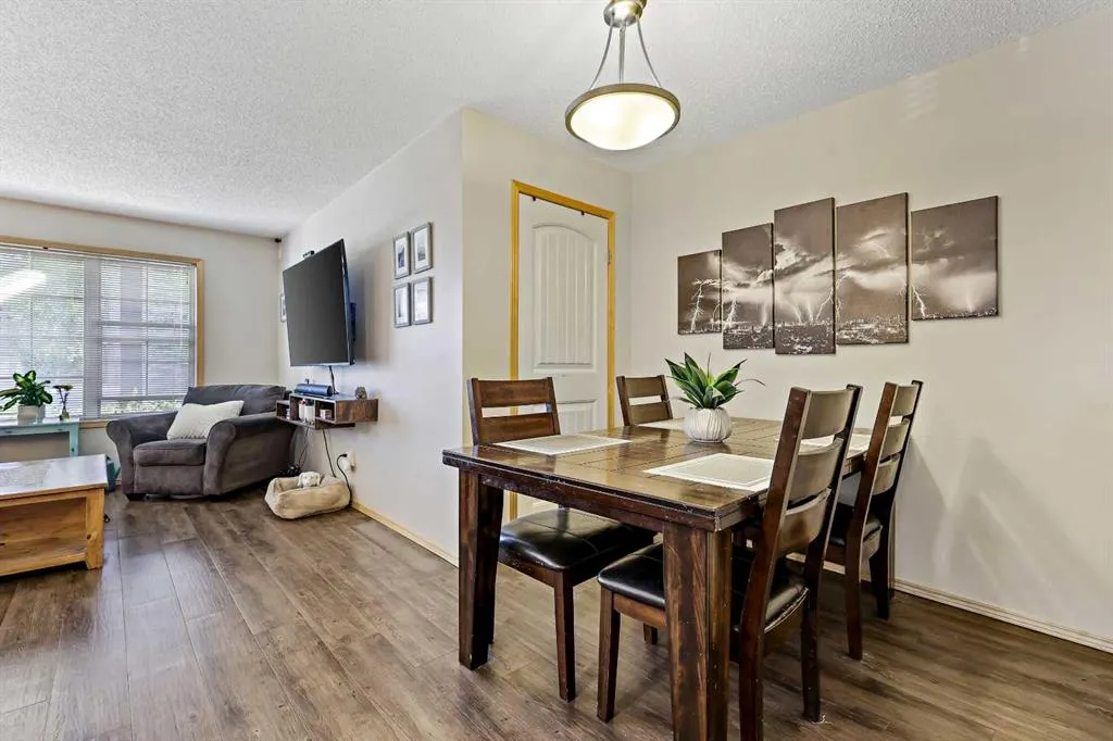 15 Everridge Square SW, #104