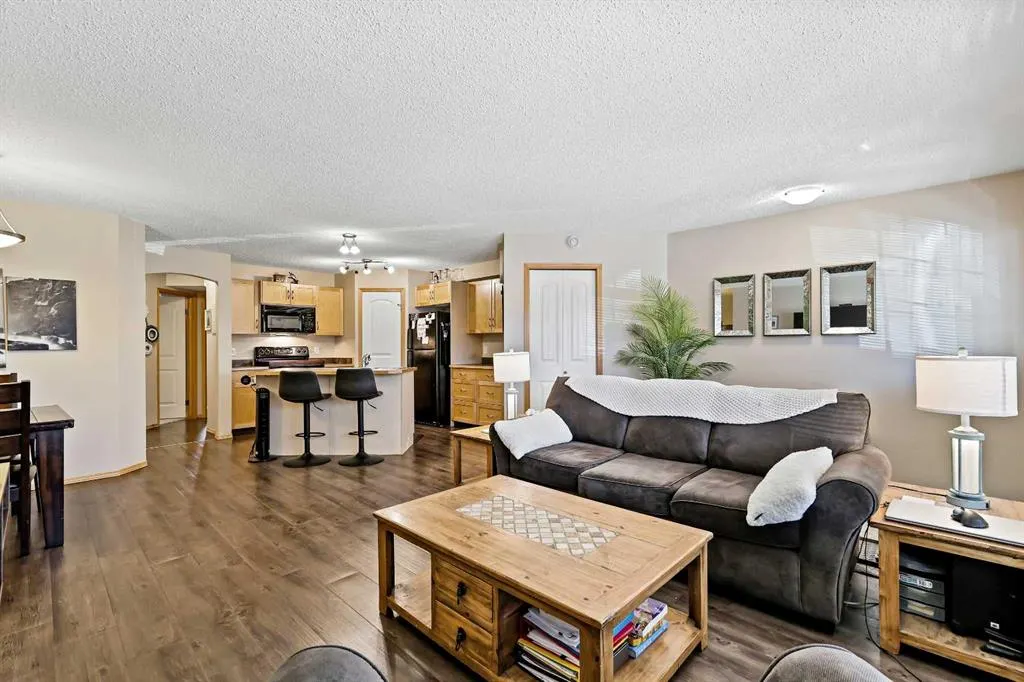 15 Everridge Square SW, #104