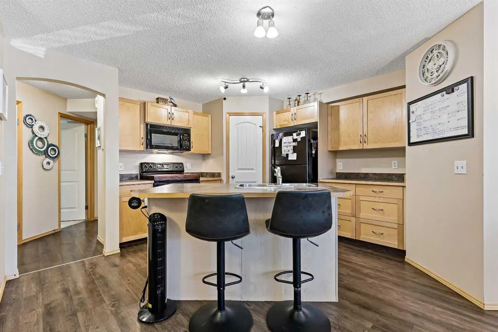 15 Everridge Square SW, #104