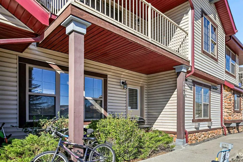 15 Everridge Square SW, #104