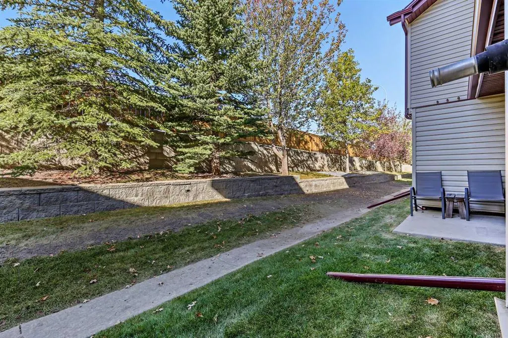 15 Everridge Square SW, #104