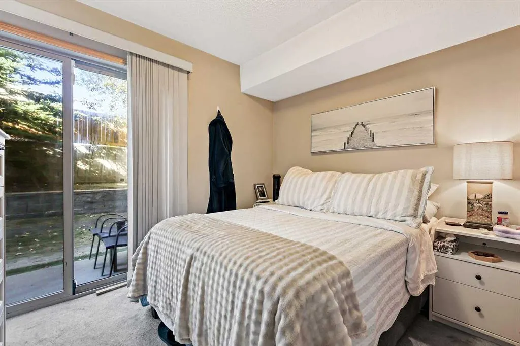 15 Everridge Square SW, #104