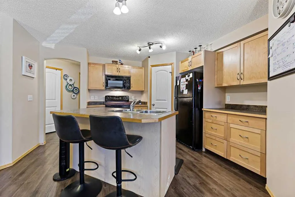 15 Everridge Square SW, #104