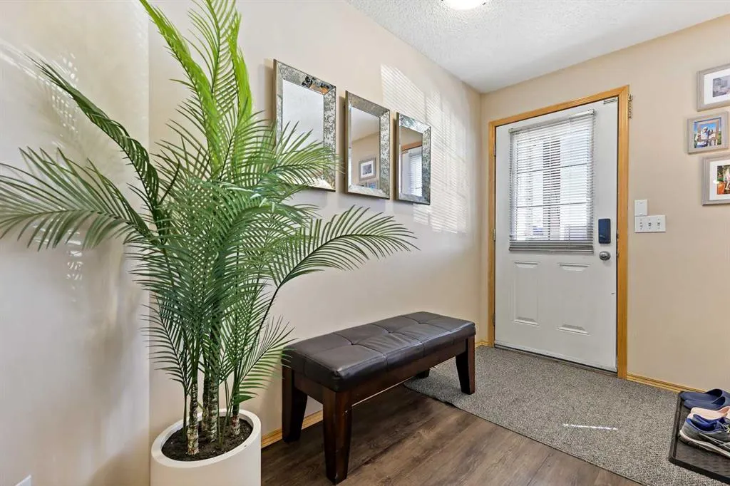 15 Everridge Square SW, #104