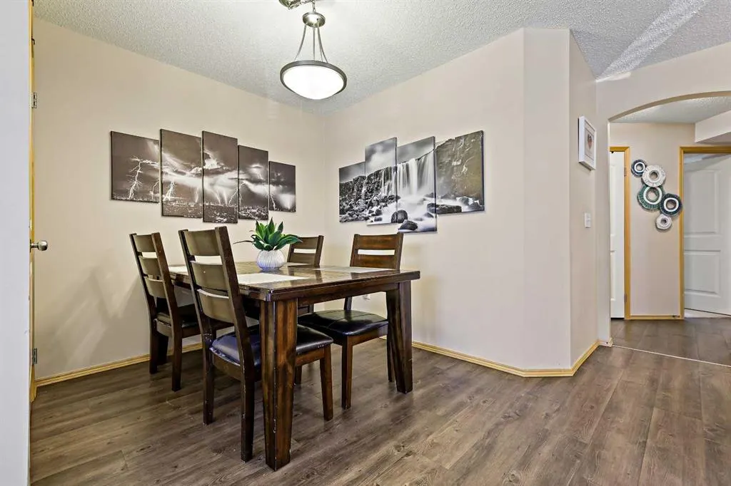 15 Everridge Square SW, #104