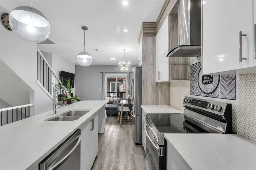 95 Skyview Close NE, #714