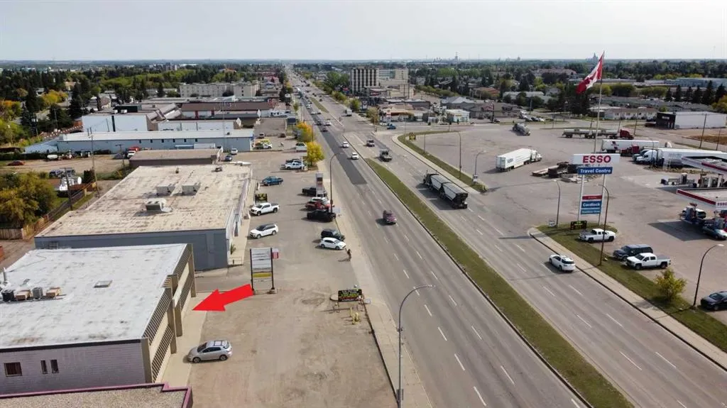5720 44 Street, #Top Floor WEST SIDE