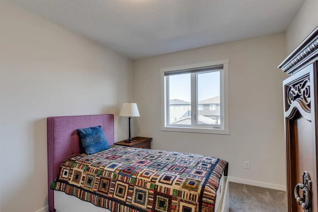 174 Chinook Gate Boulevard SW