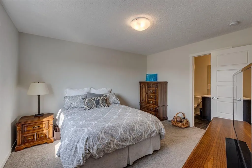 174 Chinook Gate Boulevard SW