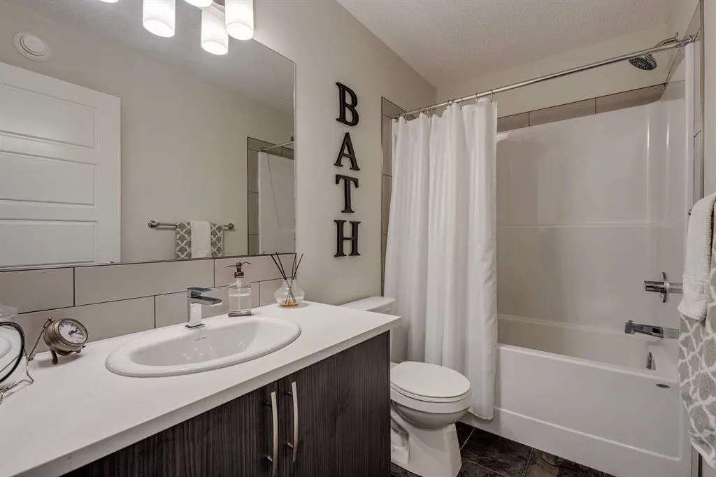 174 Chinook Gate Boulevard SW