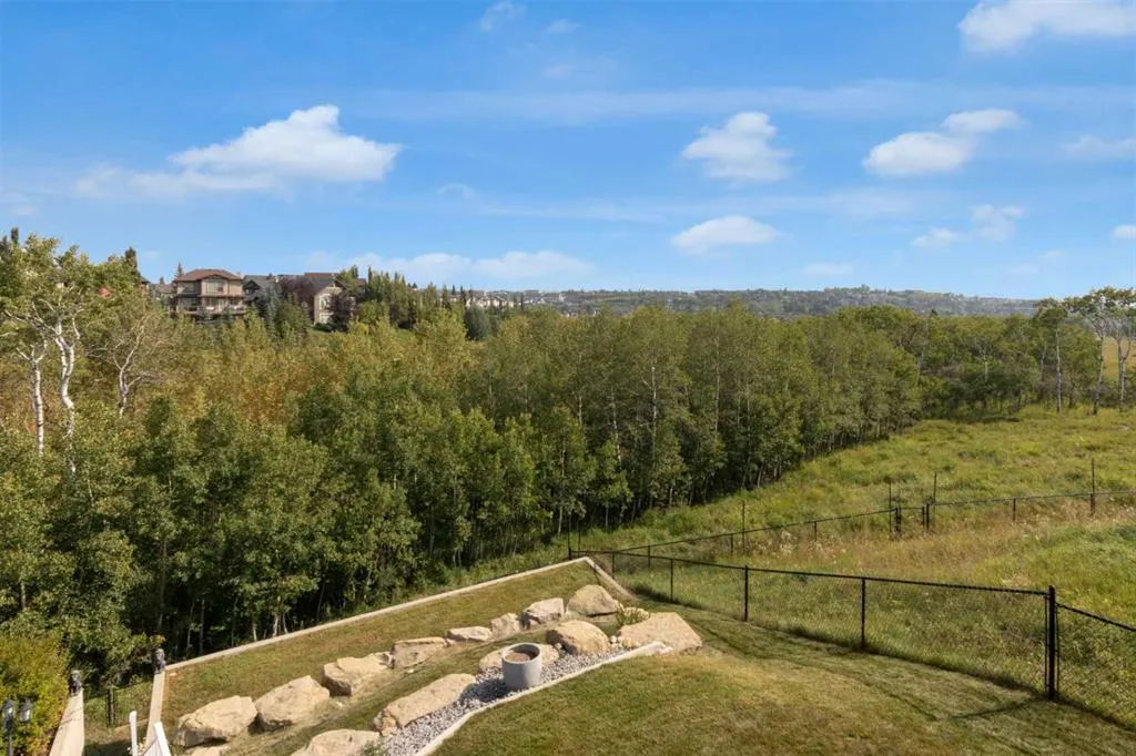 52 Val Gardena Court SW