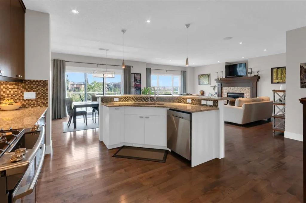 52 Val Gardena Court SW