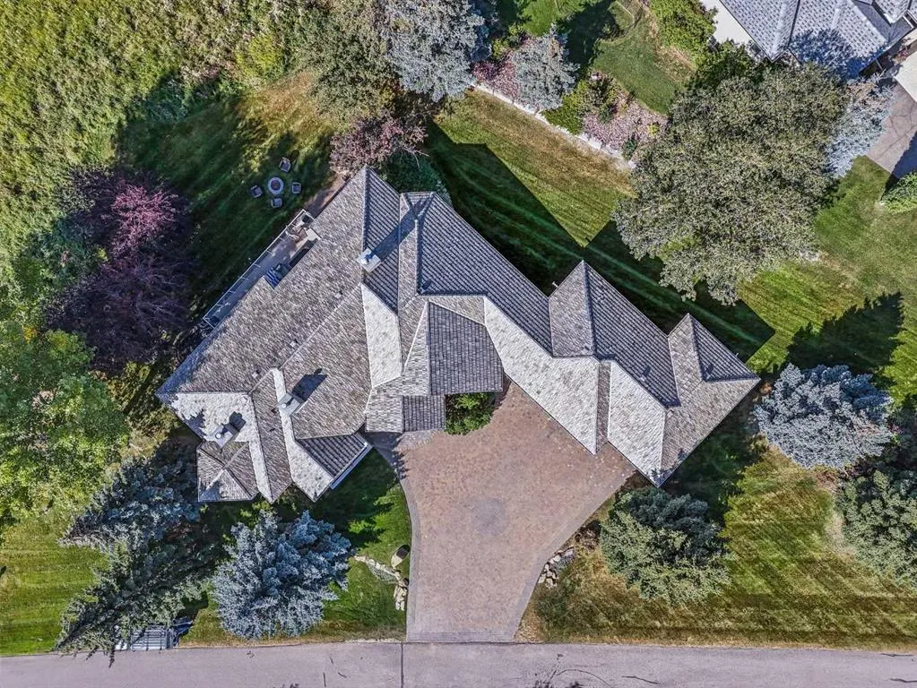 171 Slopeview Drive SW