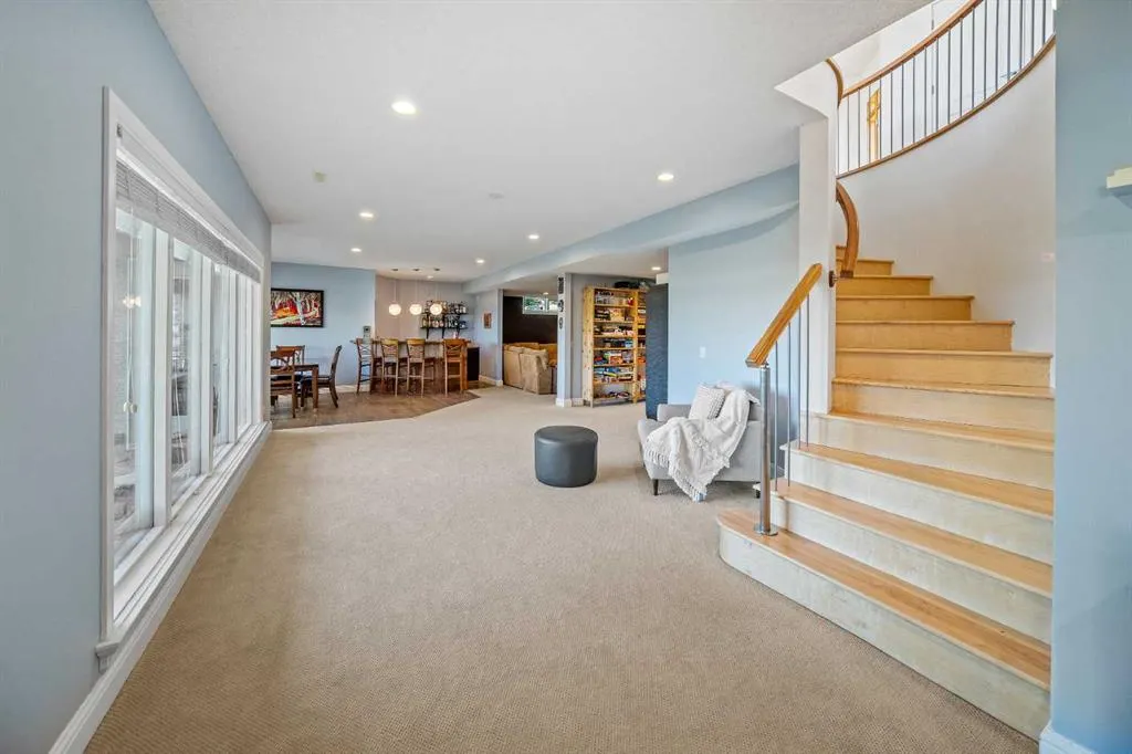 171 Slopeview Drive SW