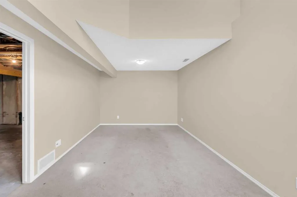 5 Saddlebrook Common NE