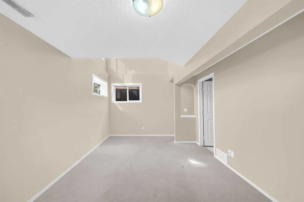 5 Saddlebrook Common NE