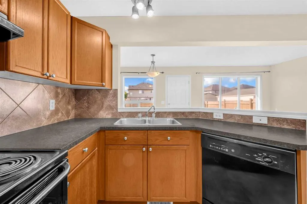 5 Saddlebrook Common NE