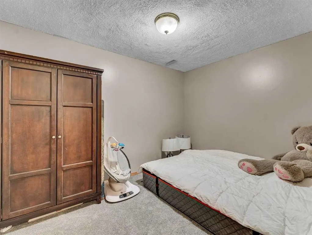112 Lake Newell Crescent E