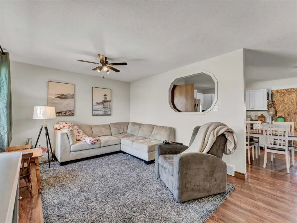 112 Lake Newell Crescent E