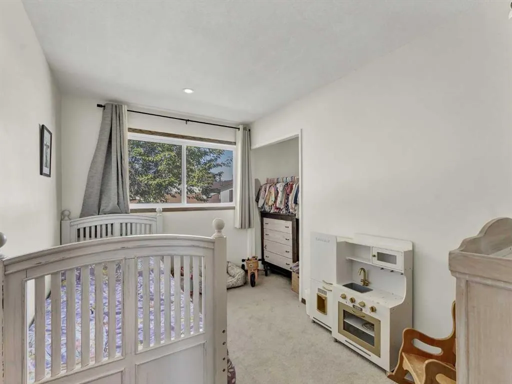 112 Lake Newell Crescent E