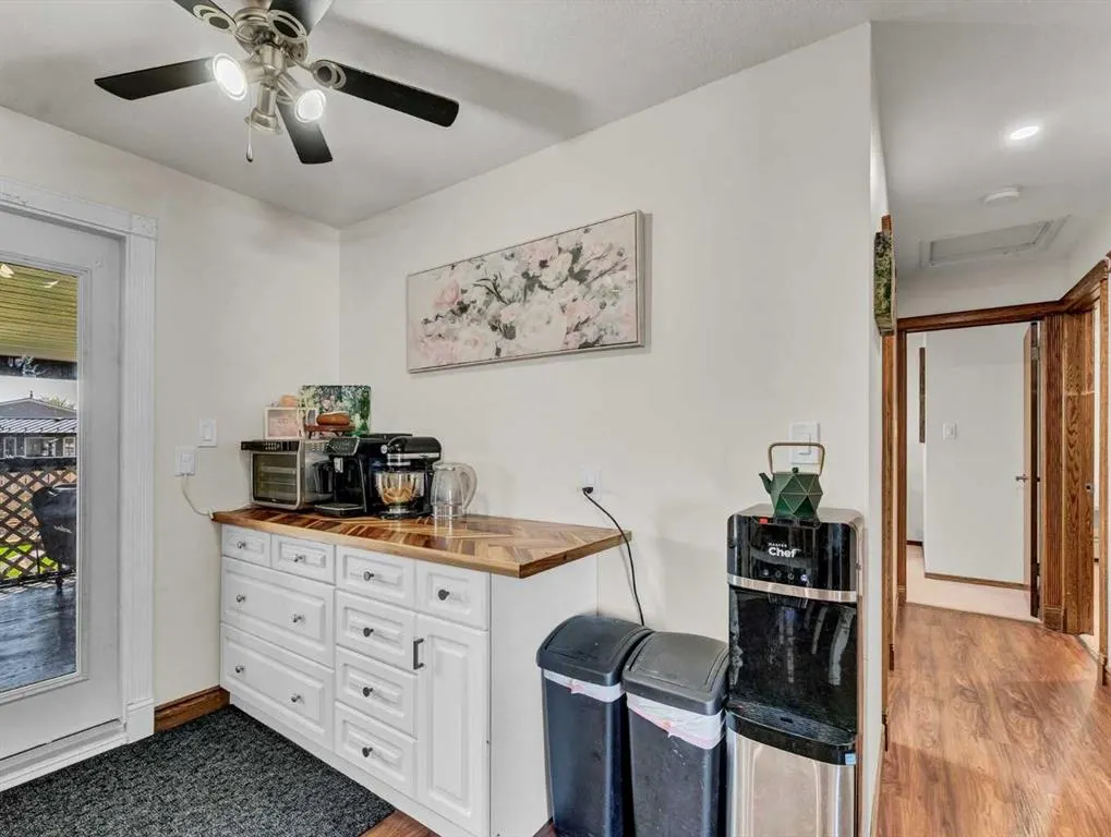 112 Lake Newell Crescent E