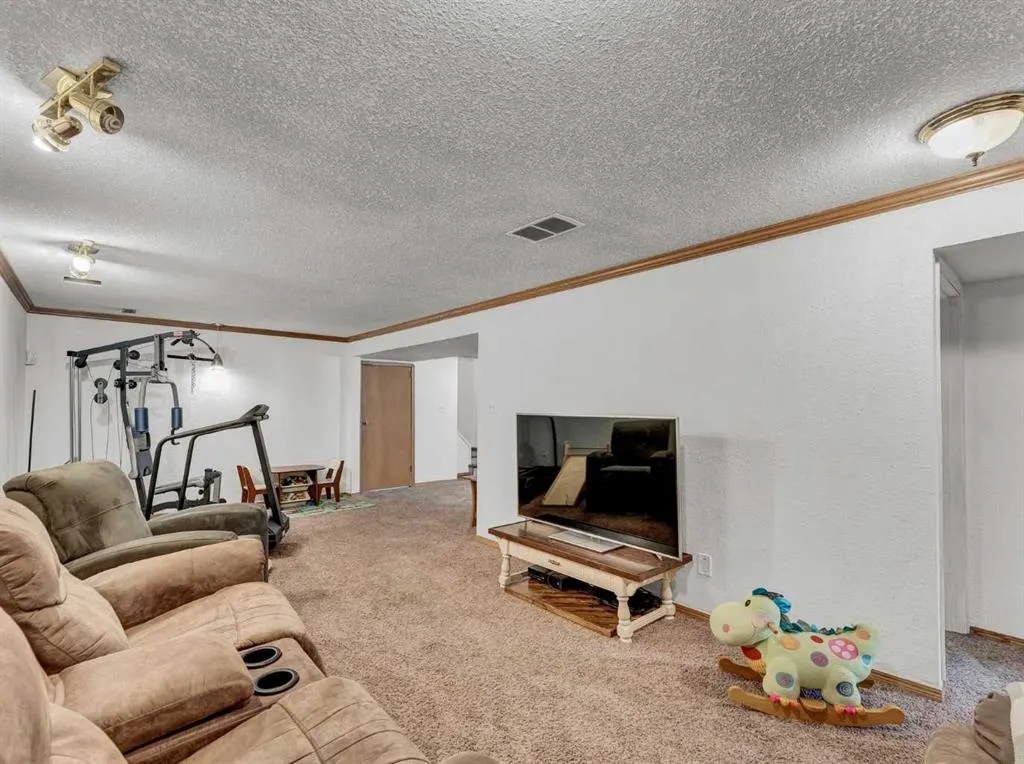 112 Lake Newell Crescent E