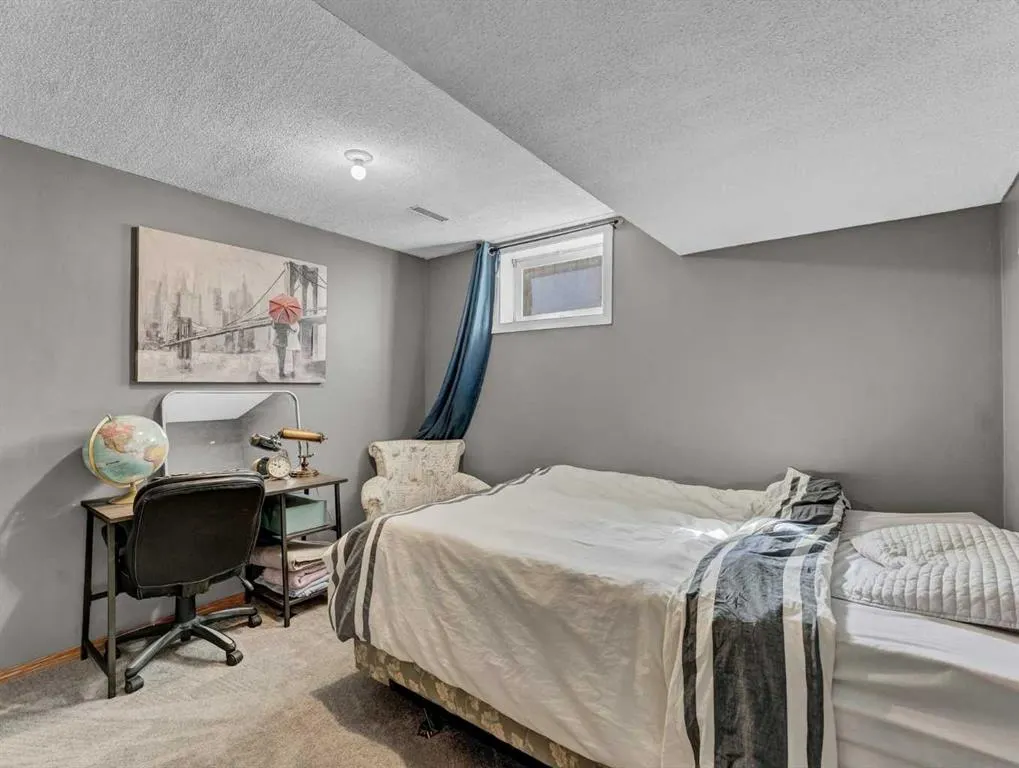 112 Lake Newell Crescent E