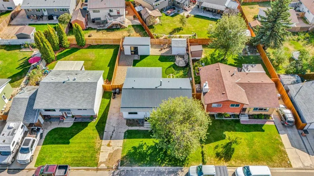 112 Lake Newell Crescent E
