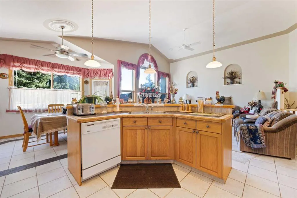 16 Arbour Estates View NW
