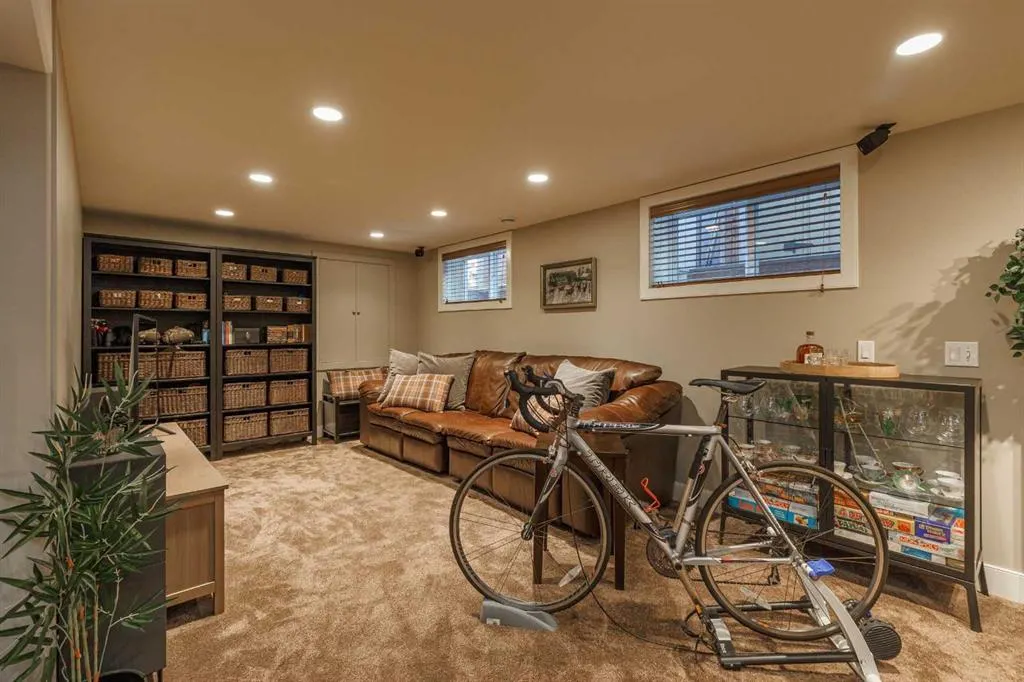 63 Cherovan Drive SW