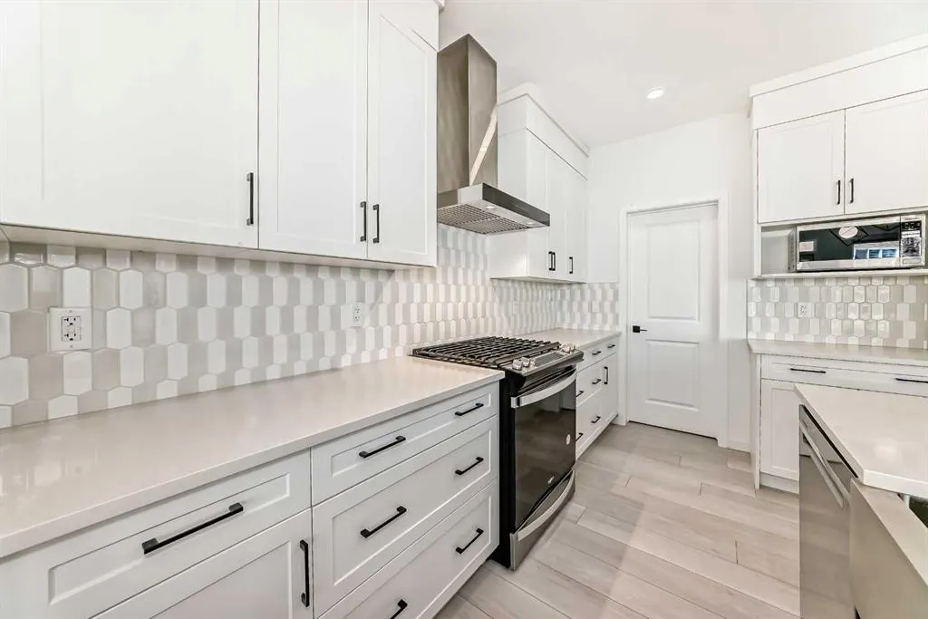 392 Carringvue Place NW