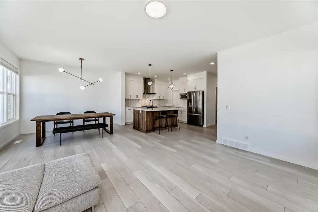 392 Carringvue Place NW