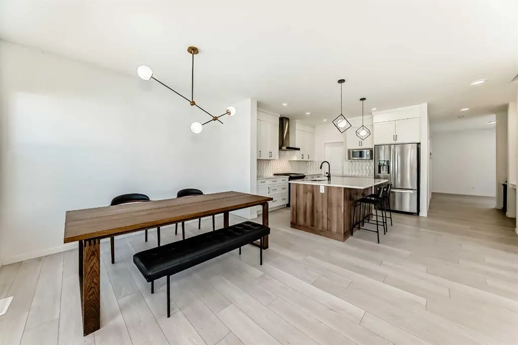 392 Carringvue Place NW