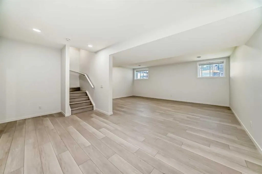 392 Carringvue Place NW