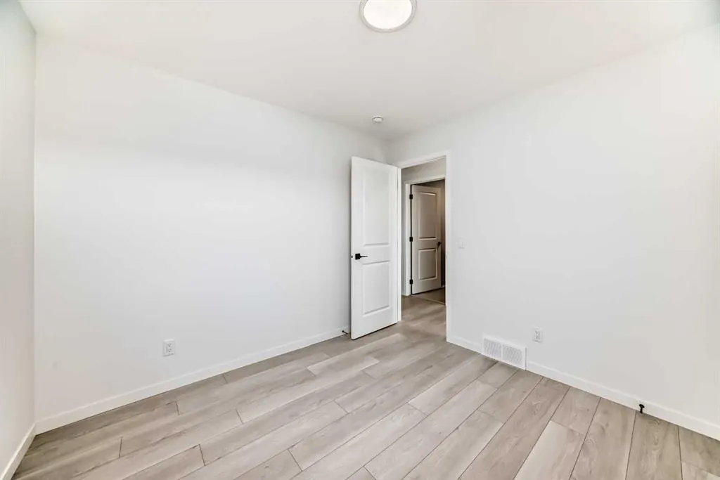 392 Carringvue Place NW