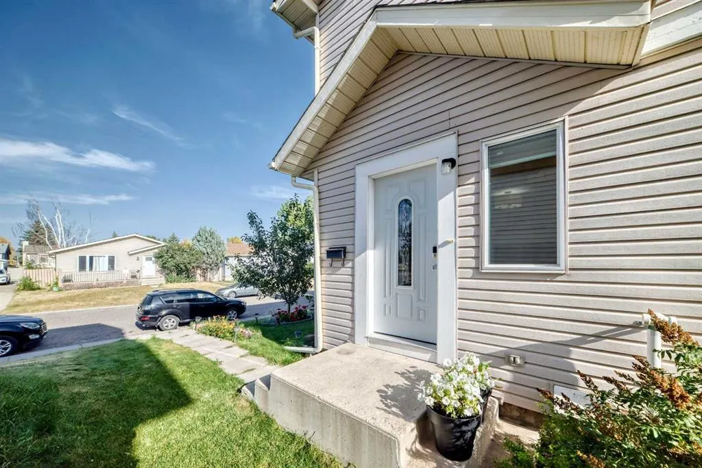 83 Castlebrook Way NE