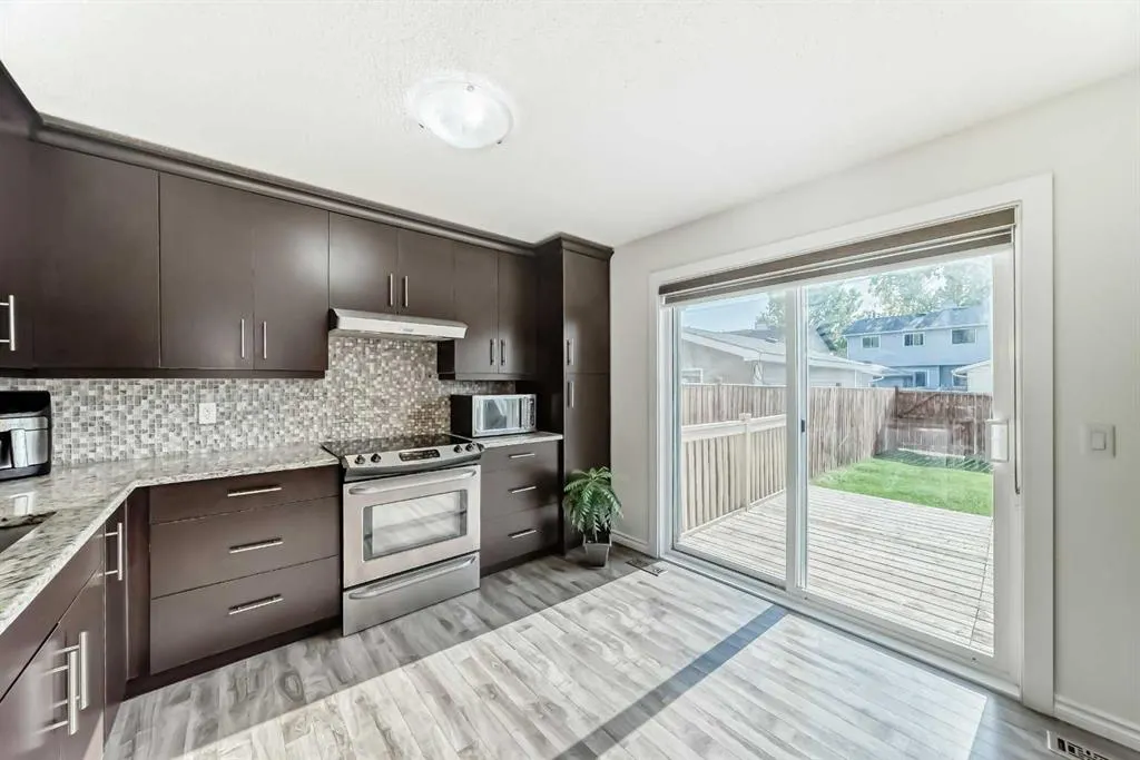 83 Castlebrook Way NE